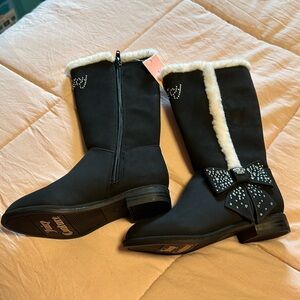 Baby Girls Juicy Couture Boots. NWT. Size 11. Full zipper. Bling bows